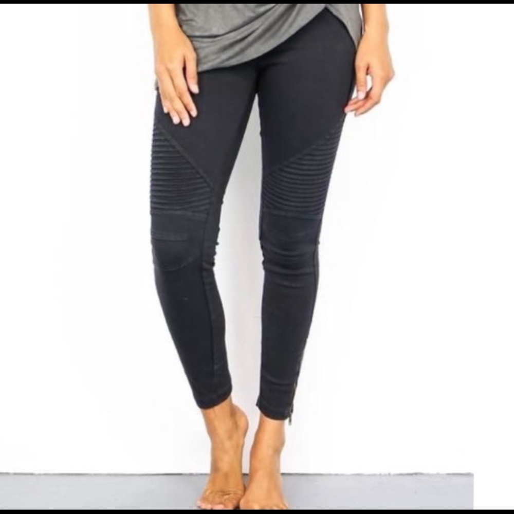 Women’s Black Moro Jegging with Ankle Zipper